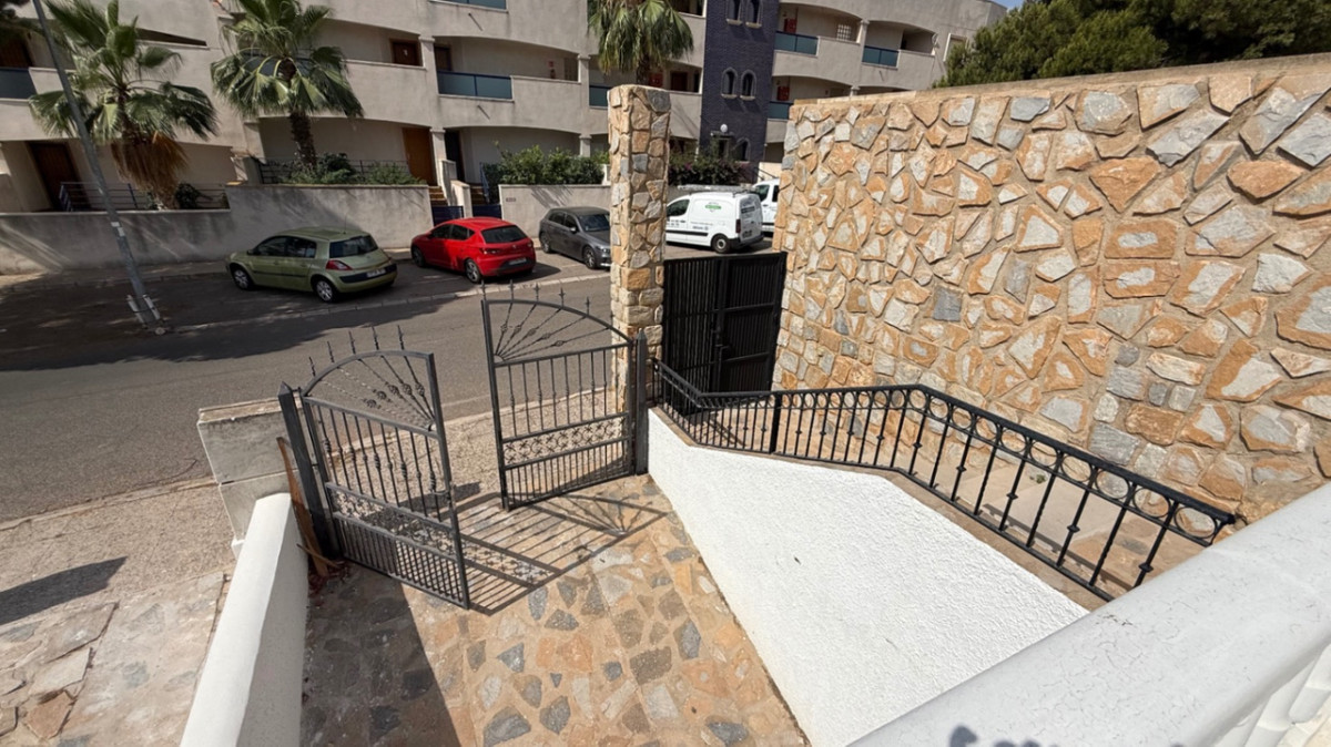 For sale - 4 Bedroom 2 Bathroom House - Detached Villa in Orihuela - Orihuela Centro  - Alicante