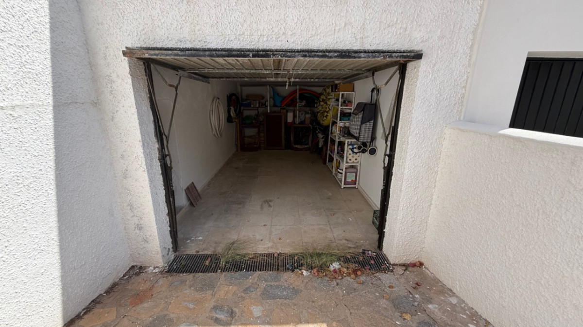 For sale - 4 Bedroom 2 Bathroom House - Detached Villa in Orihuela - Orihuela Centro  - Alicante