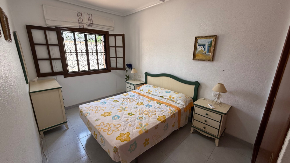 For sale - 4 Bedroom 2 Bathroom House - Detached Villa in Orihuela - Orihuela Centro  - Alicante