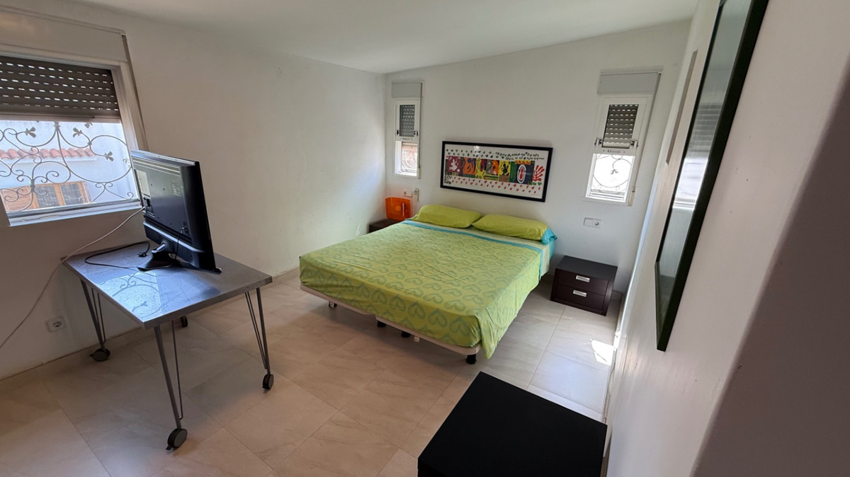 For sale - 4 Bedroom 2 Bathroom House - Detached Villa in Orihuela - Orihuela Centro  - Alicante