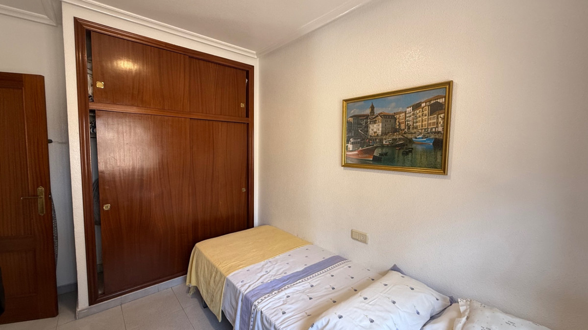 For sale - 4 Bedroom 2 Bathroom House - Detached Villa in Orihuela - Orihuela Centro  - Alicante