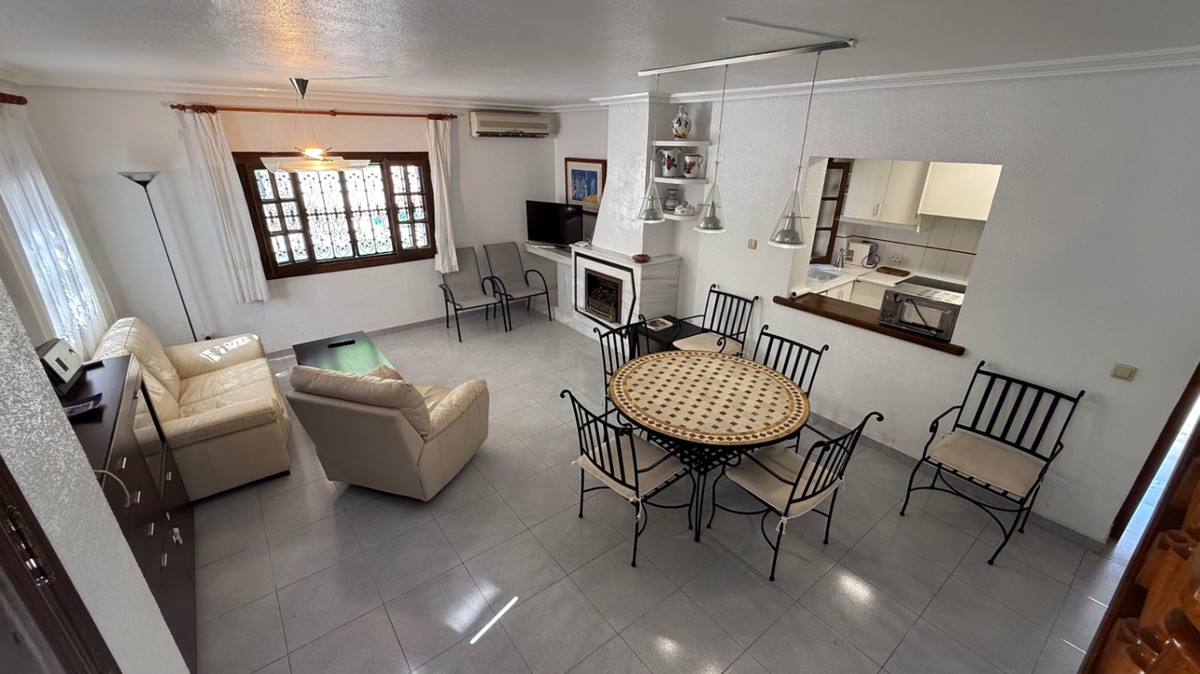 For sale - 4 Bedroom 2 Bathroom House - Detached Villa in Orihuela - Orihuela Centro  - Alicante