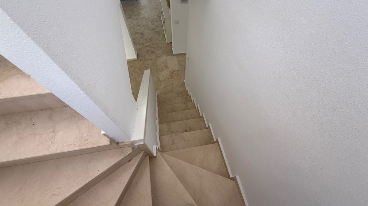 For sale - 4 Bedroom 2 Bathroom House - Detached Villa in Orihuela - Orihuela Centro  - Alicante