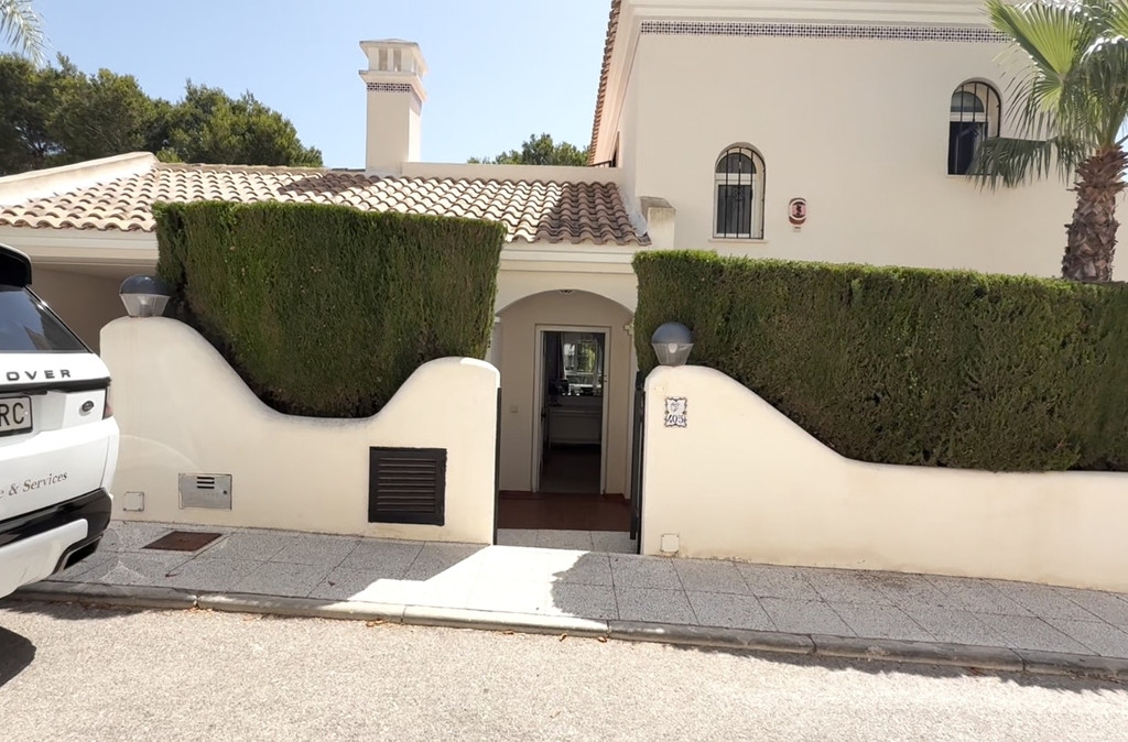 4 Bedroom 2 Bathroom House - Detached Villa in Orihuela