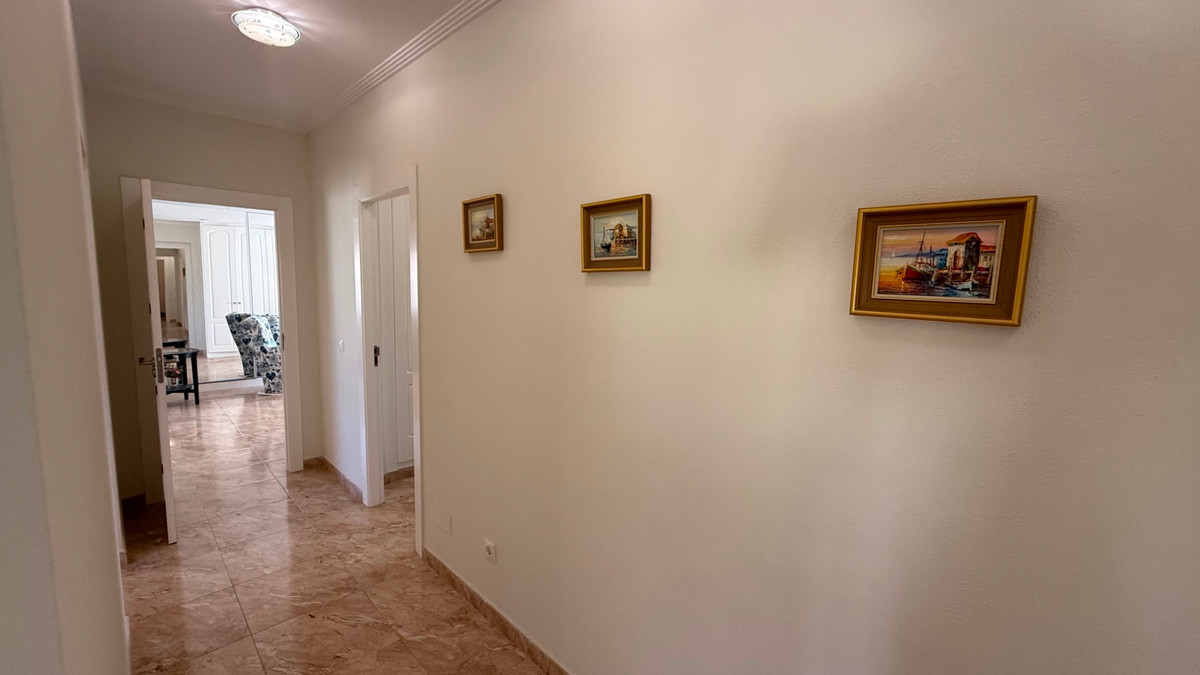 For sale - 7 Bedroom 4 Bathroom House - Detached Villa in Torrevieja - Torrevieja Centro  - Alicante