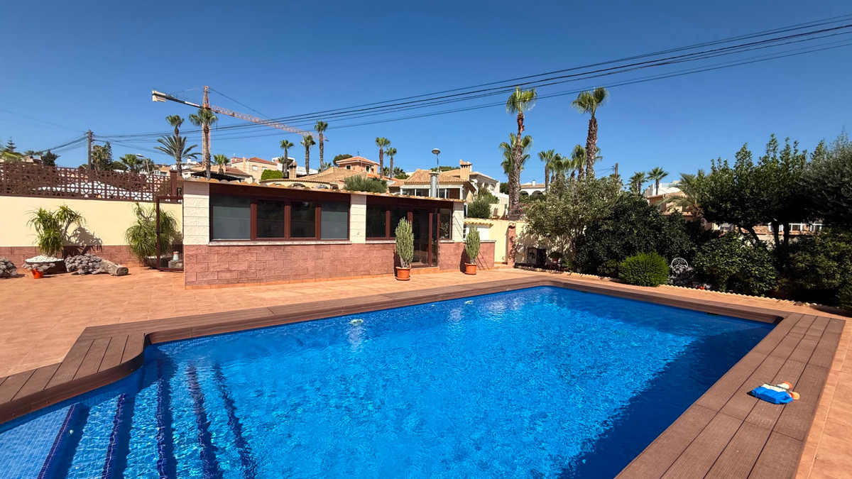 For sale - 7 Bedroom 4 Bathroom House - Detached Villa in Torrevieja - Torrevieja Centro  - Alicante
