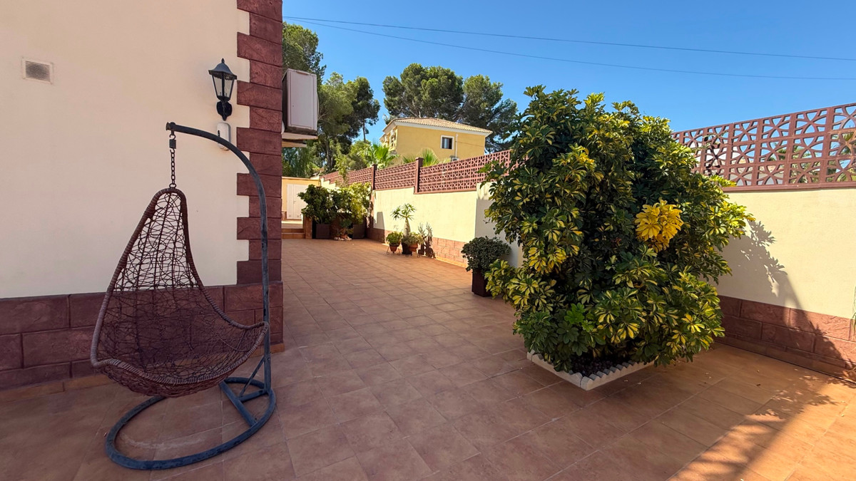 For sale - 7 Bedroom 4 Bathroom House - Detached Villa in Torrevieja - Torrevieja Centro  - Alicante