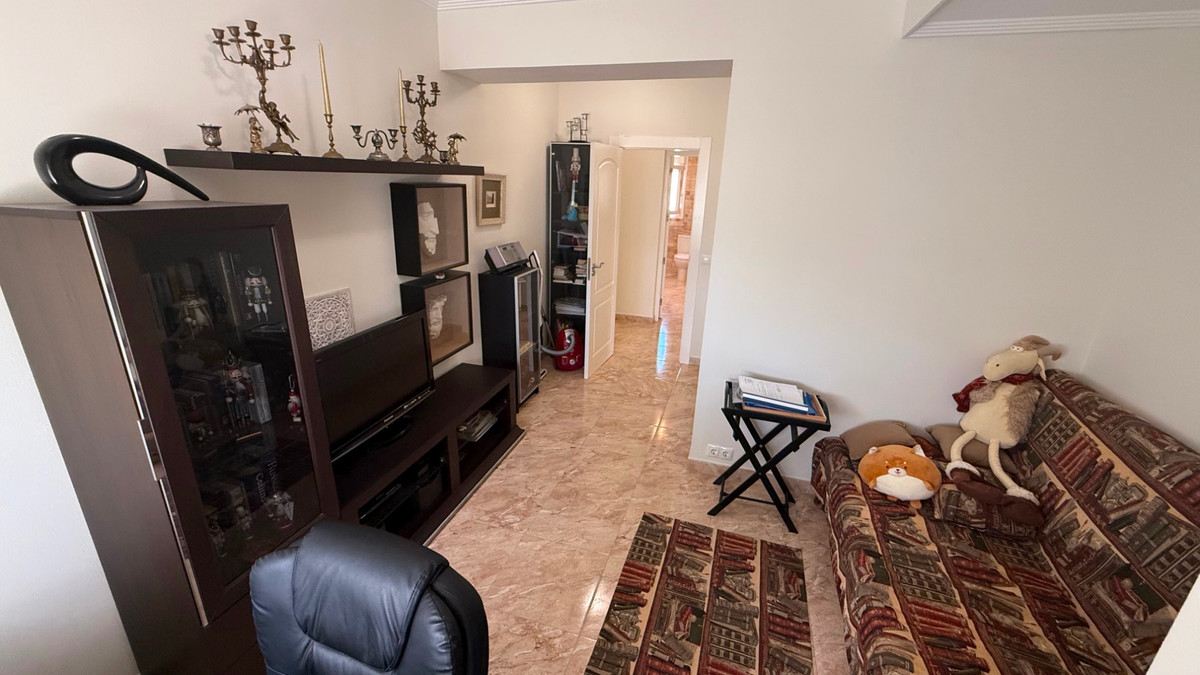 For sale - 7 Bedroom 4 Bathroom House - Detached Villa in Torrevieja - Torrevieja Centro  - Alicante