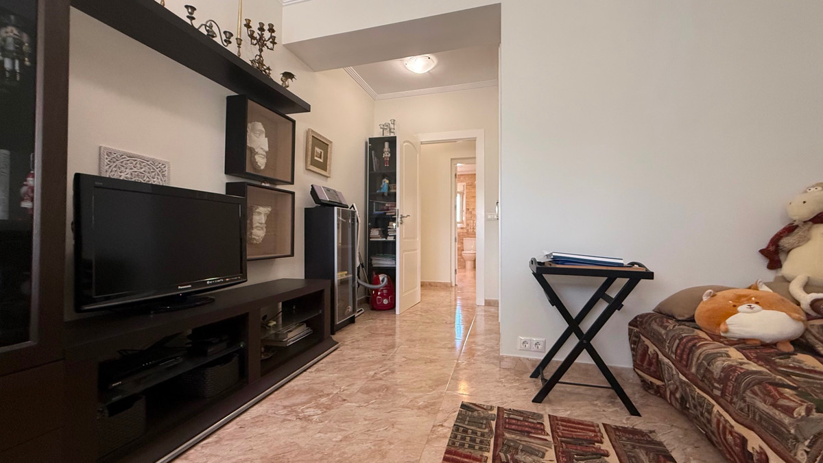For sale - 7 Bedroom 4 Bathroom House - Detached Villa in Torrevieja - Torrevieja Centro  - Alicante