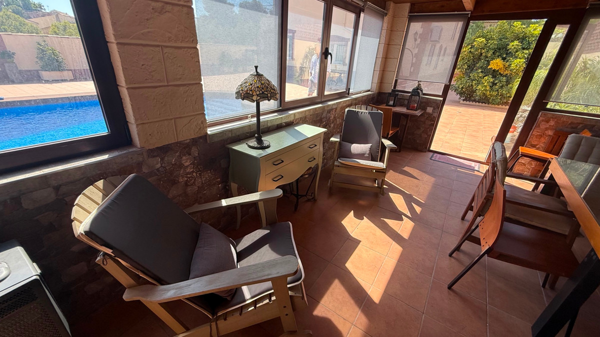 For sale - 7 Bedroom 4 Bathroom House - Detached Villa in Torrevieja - Torrevieja Centro  - Alicante