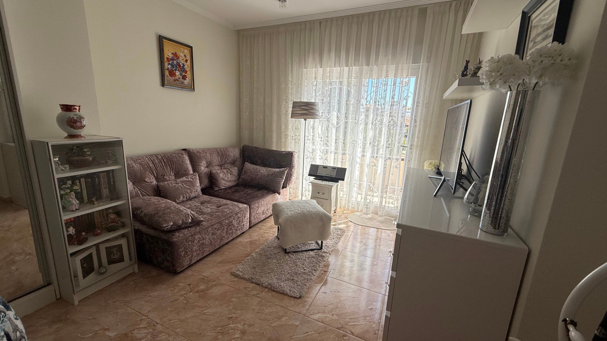 For sale - 7 Bedroom 4 Bathroom House - Detached Villa in Torrevieja - Torrevieja Centro  - Alicante