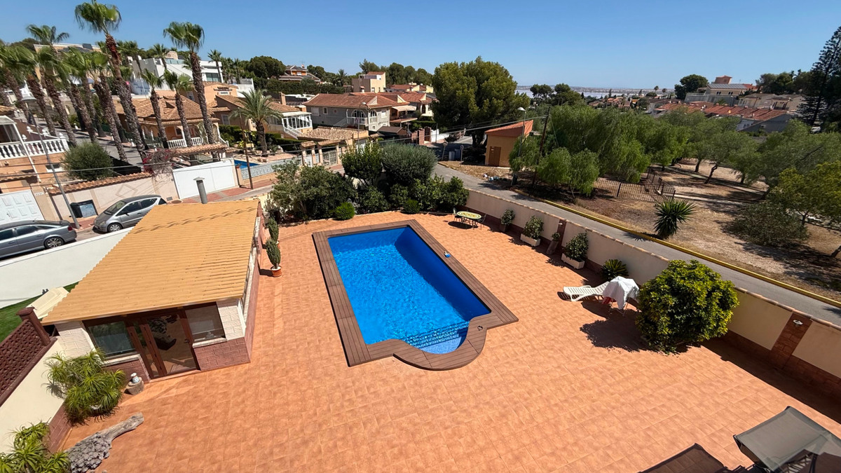 For sale - 7 Bedroom 4 Bathroom House - Detached Villa in Torrevieja - Torrevieja Centro  - Alicante