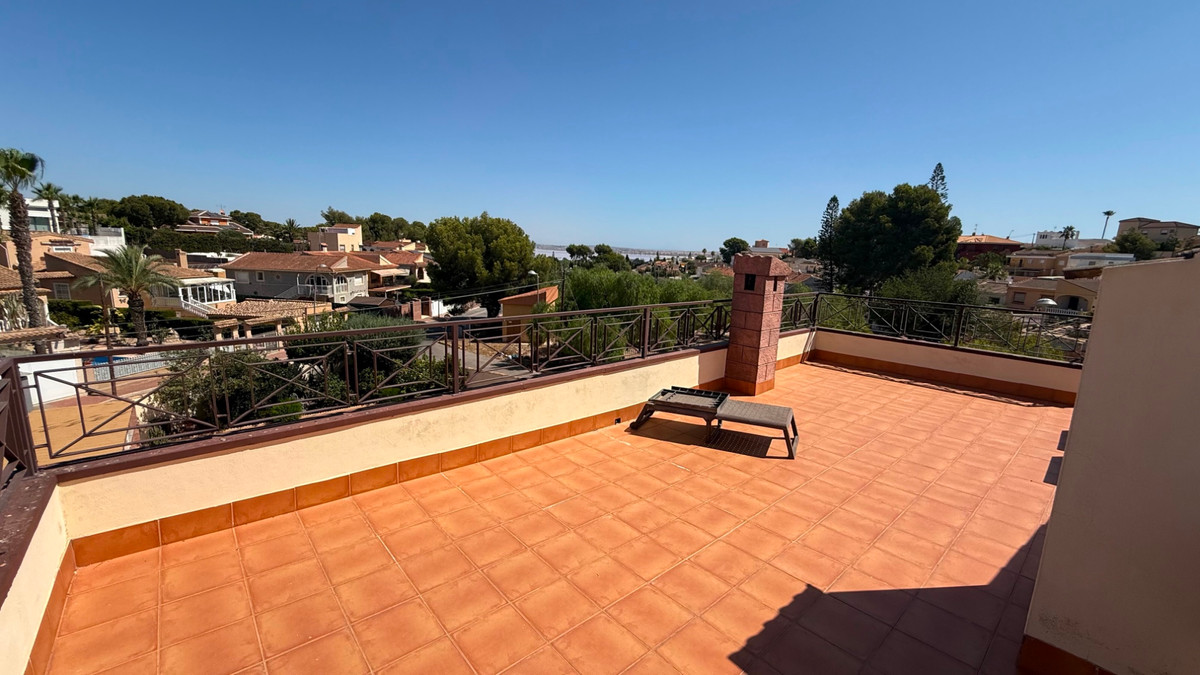 For sale - 7 Bedroom 4 Bathroom House - Detached Villa in Torrevieja - Torrevieja Centro  - Alicante