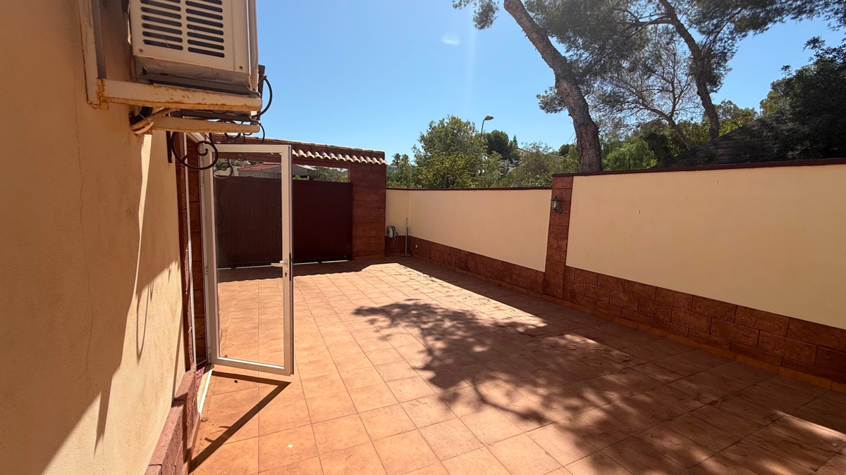 For sale - 7 Bedroom 4 Bathroom House - Detached Villa in Torrevieja - Torrevieja Centro  - Alicante