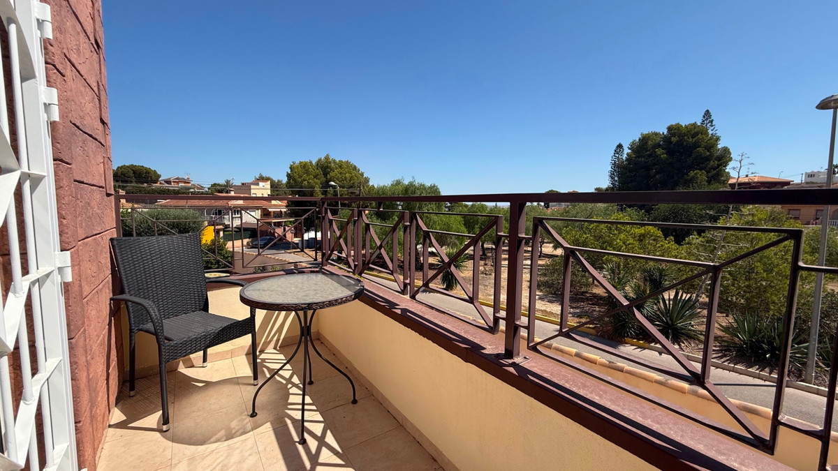 For sale - 7 Bedroom 4 Bathroom House - Detached Villa in Torrevieja - Torrevieja Centro  - Alicante