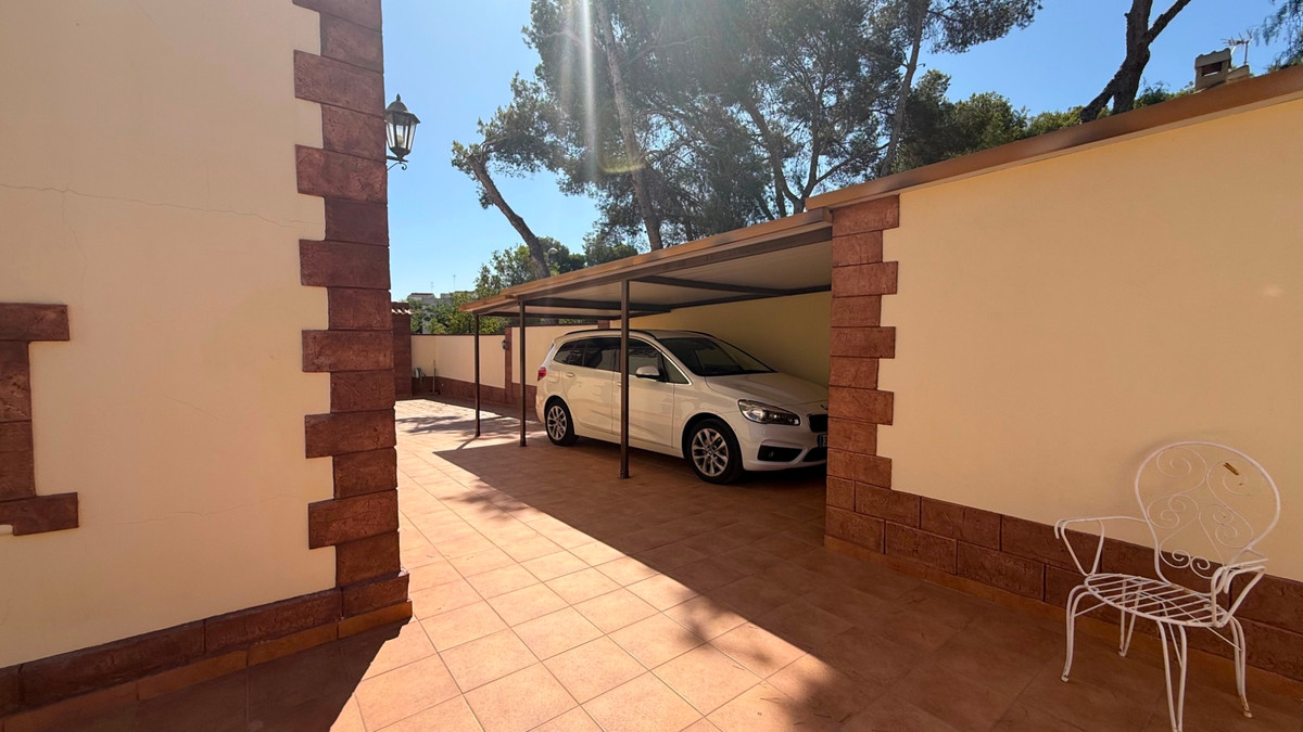 For sale - 7 Bedroom 4 Bathroom House - Detached Villa in Torrevieja - Torrevieja Centro  - Alicante