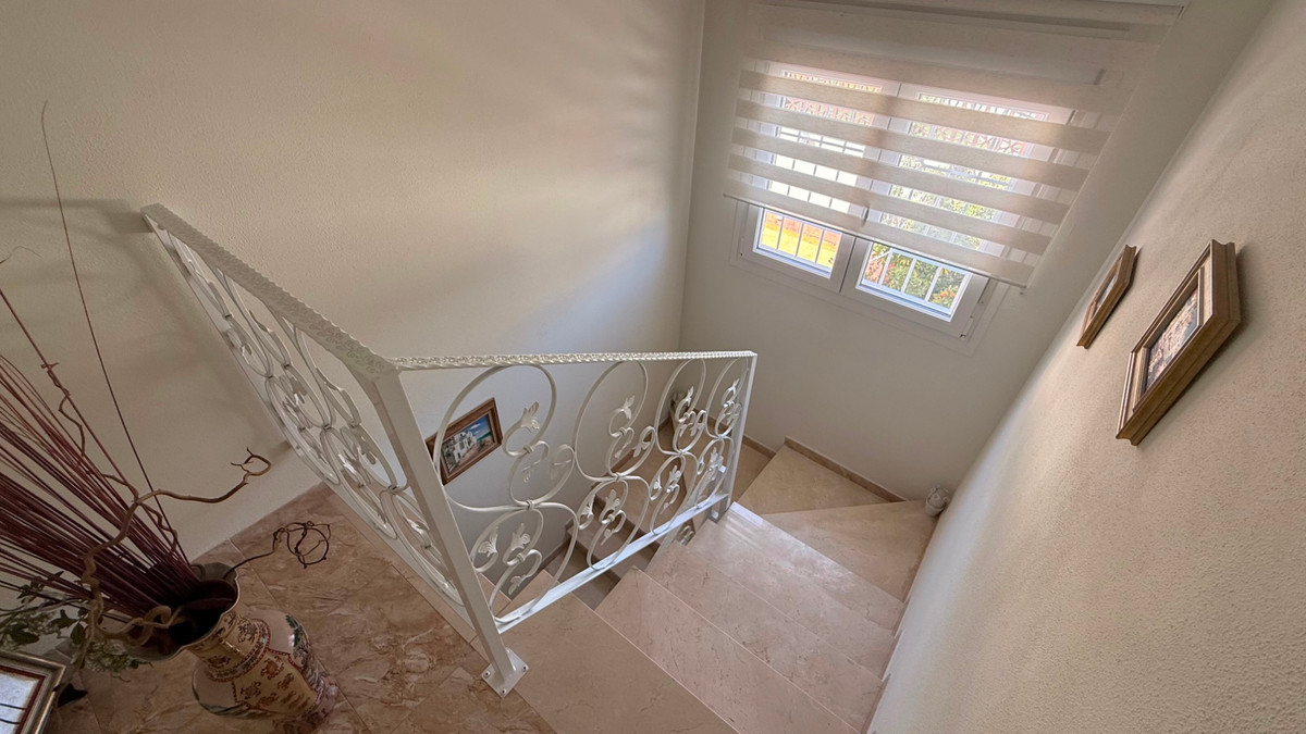 For sale - 7 Bedroom 4 Bathroom House - Detached Villa in Torrevieja - Torrevieja Centro  - Alicante