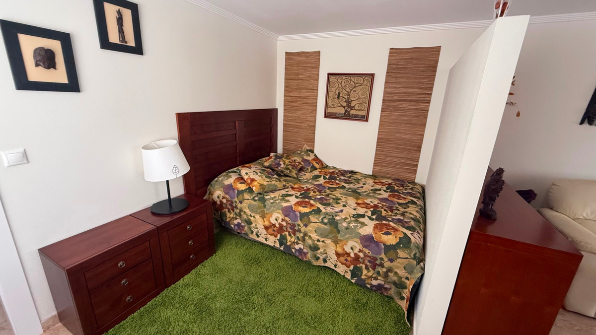 For sale - 7 Bedroom 4 Bathroom House - Detached Villa in Torrevieja - Torrevieja Centro  - Alicante