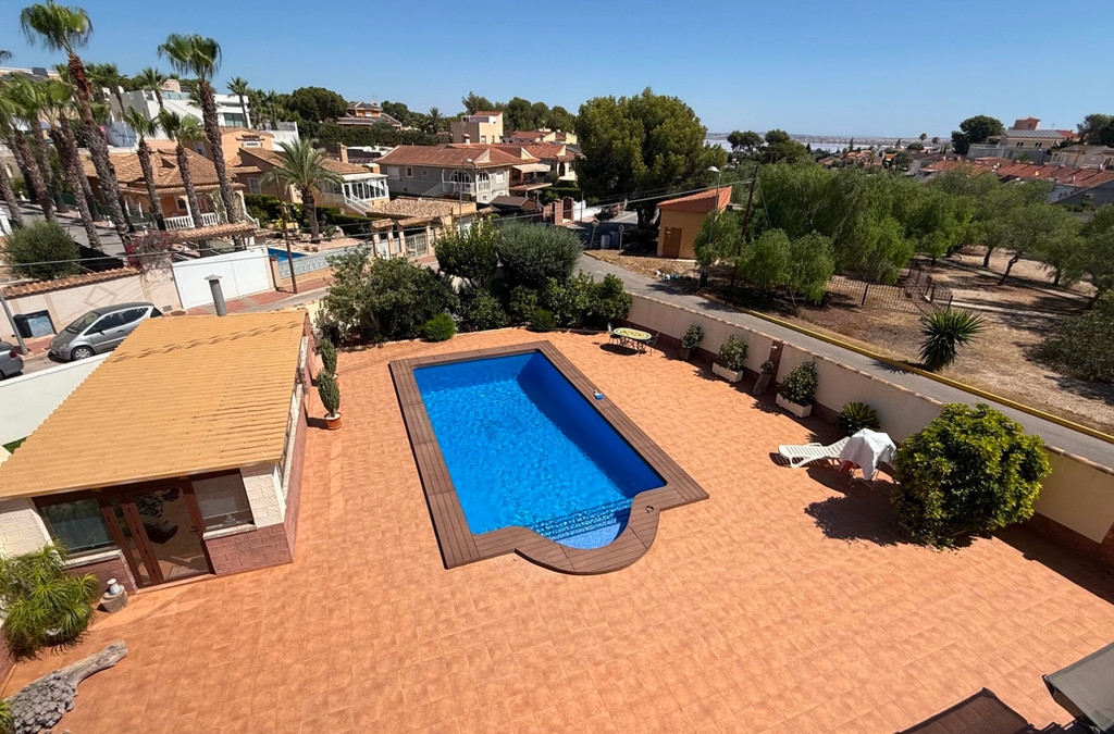7 Bedroom 4 Bathroom House - Detached Villa in Torrevieja