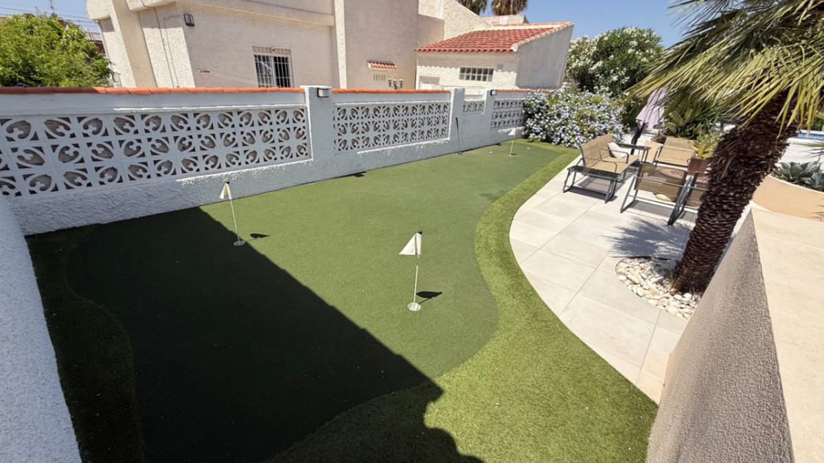 For sale - 3 Bedroom 3 Bathroom House - Detached Villa in Torrevieja - Torrevieja Centro  - Alicante