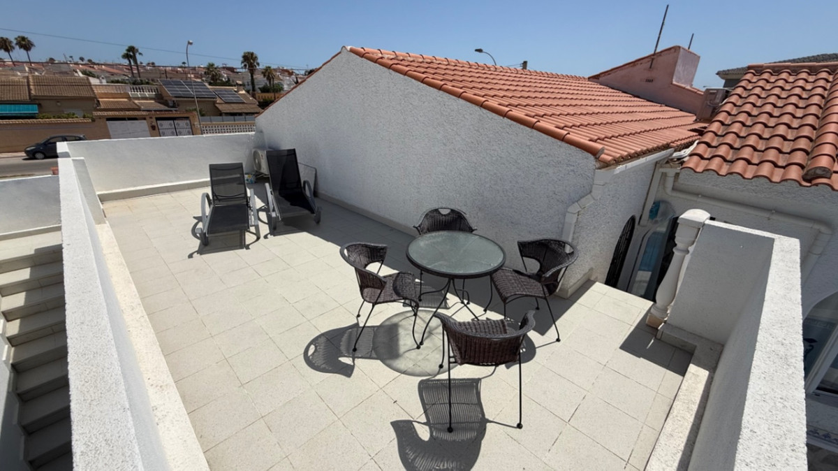 For sale - 3 Bedroom 3 Bathroom House - Detached Villa in Torrevieja - Torrevieja Centro  - Alicante