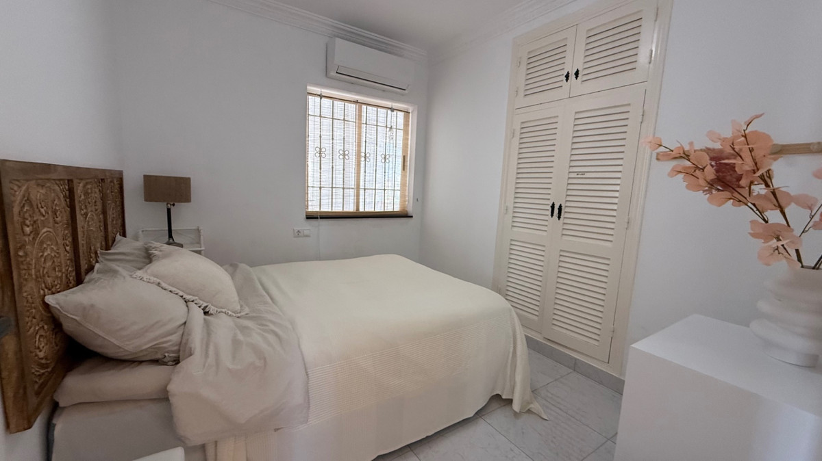 For sale - 3 Bedroom 3 Bathroom House - Detached Villa in Torrevieja - Torrevieja Centro  - Alicante
