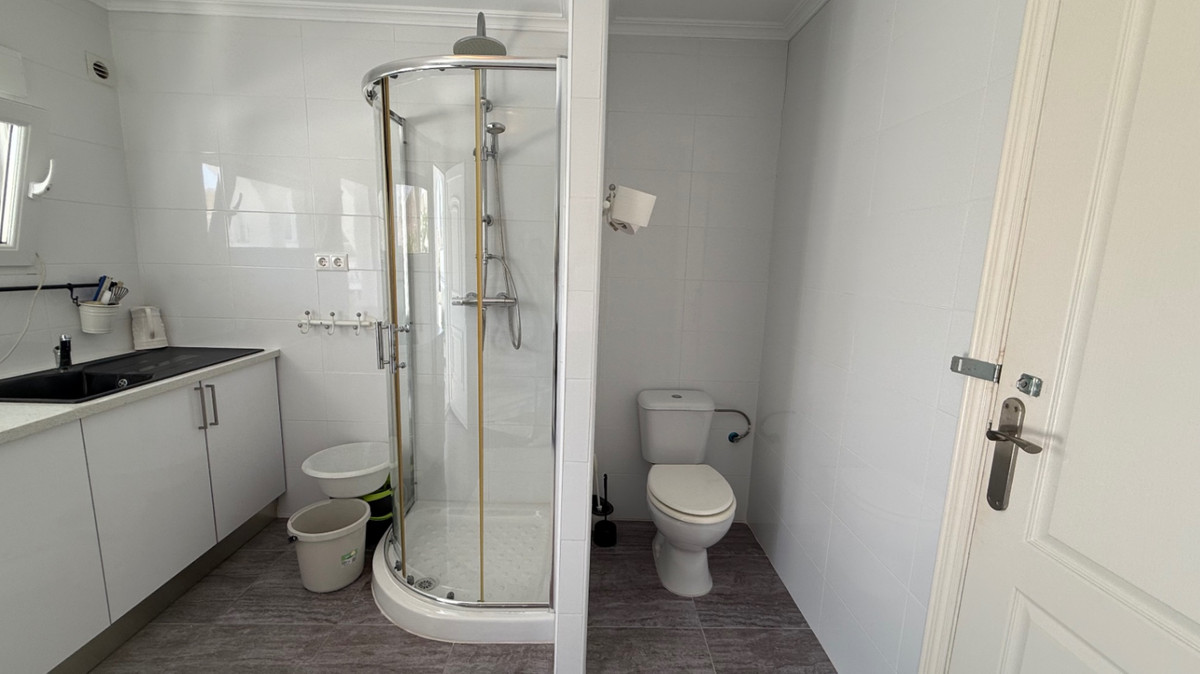 For sale - 3 Bedroom 3 Bathroom House - Detached Villa in Torrevieja - Torrevieja Centro  - Alicante