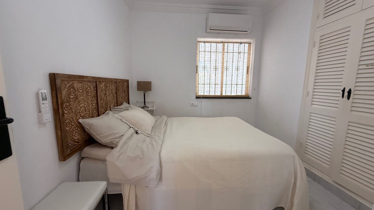 For sale - 3 Bedroom 3 Bathroom House - Detached Villa in Torrevieja - Torrevieja Centro  - Alicante