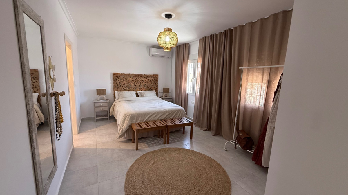 For sale - 3 Bedroom 3 Bathroom House - Detached Villa in Torrevieja - Torrevieja Centro  - Alicante
