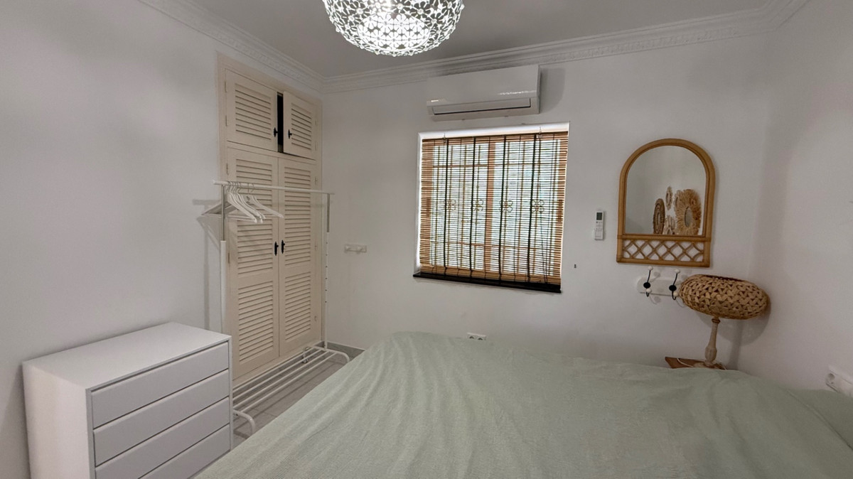 For sale - 3 Bedroom 3 Bathroom House - Detached Villa in Torrevieja - Torrevieja Centro  - Alicante