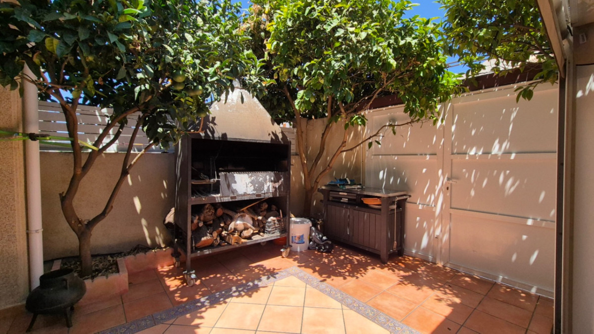 For sale - 3 Bedroom 2 Bathroom House - Townhouse in Torrevieja - Torrevieja Centro  - Alicante