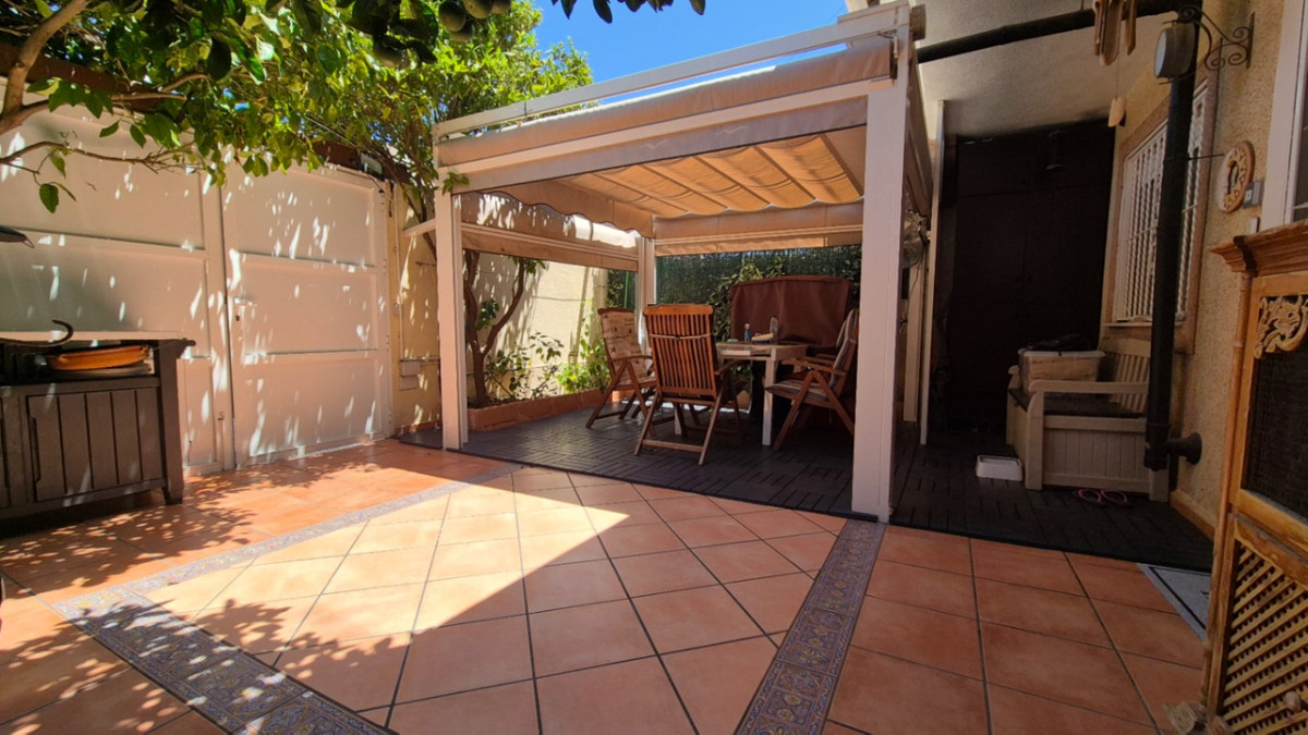 For sale - 3 Bedroom 2 Bathroom House - Townhouse in Torrevieja - Torrevieja Centro  - Alicante