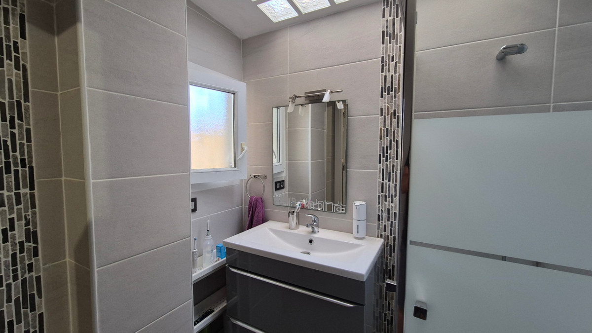 For sale - 3 Bedroom 2 Bathroom House - Townhouse in Torrevieja - Torrevieja Centro  - Alicante