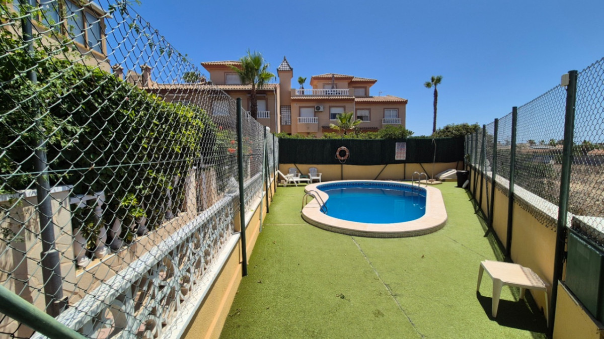 For sale - 3 Bedroom 2 Bathroom House - Townhouse in Torrevieja - Torrevieja Centro  - Alicante