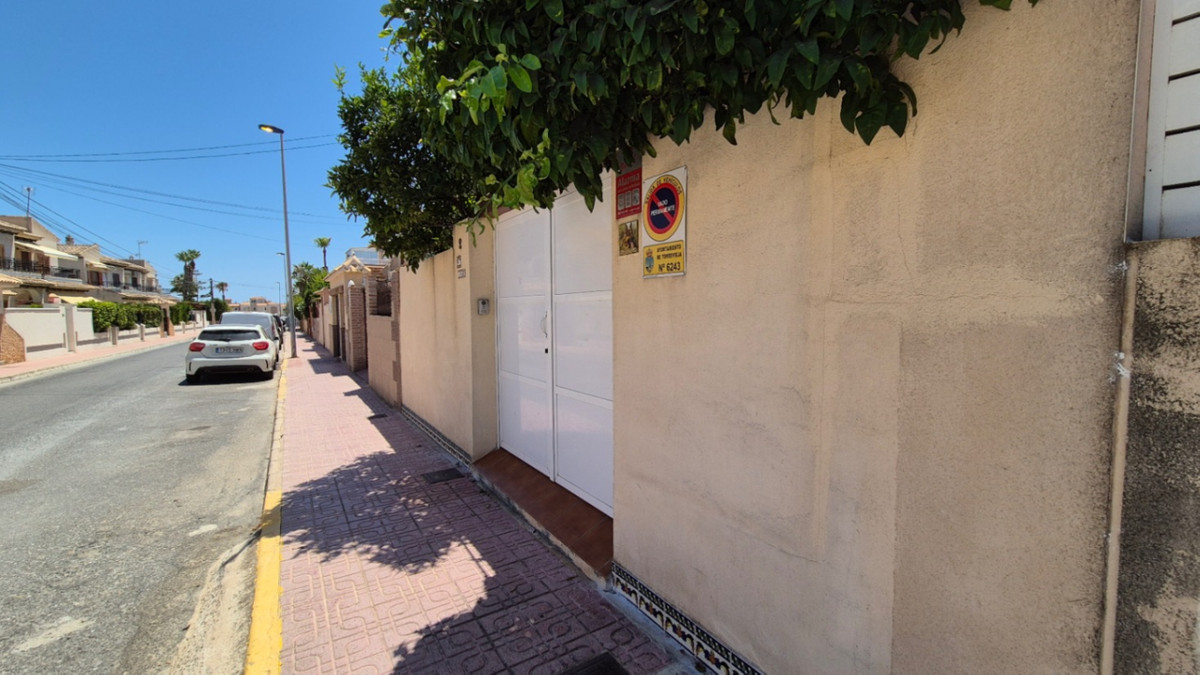 For sale - 3 Bedroom 2 Bathroom House - Townhouse in Torrevieja - Torrevieja Centro  - Alicante