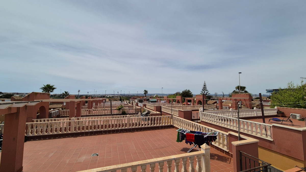 For sale - 2 Bedroom 2 Bathroom House - Detached Villa in Torrevieja - Torrevieja Centro  - Alicante