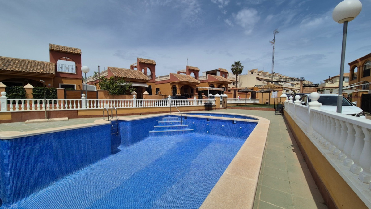 For sale - 2 Bedroom 2 Bathroom House - Detached Villa in Torrevieja - Torrevieja Centro  - Alicante
