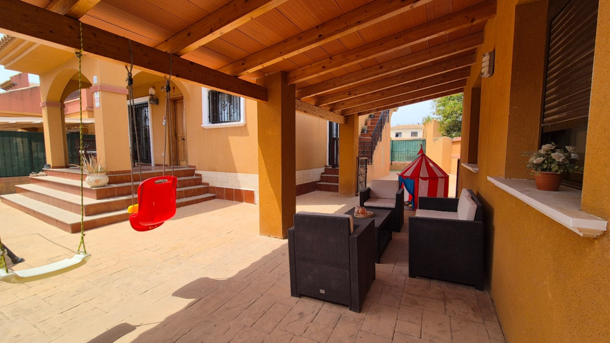 For sale - 2 Bedroom 2 Bathroom House - Detached Villa in Torrevieja - Torrevieja Centro  - Alicante