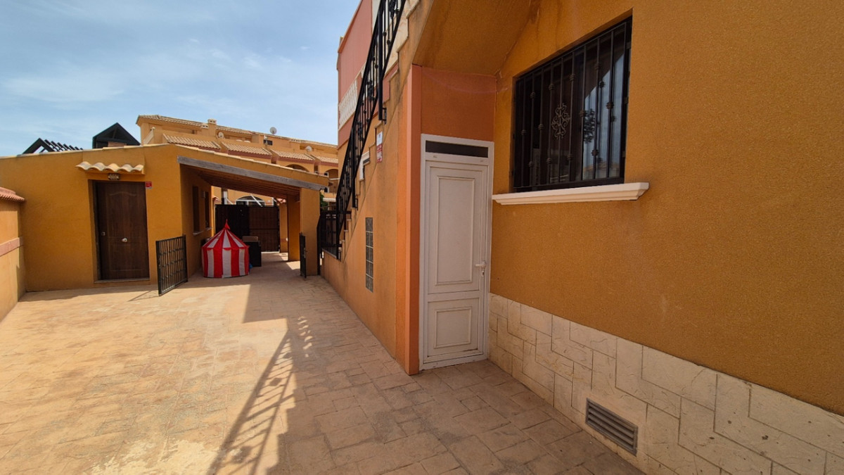For sale - 2 Bedroom 2 Bathroom House - Detached Villa in Torrevieja - Torrevieja Centro  - Alicante