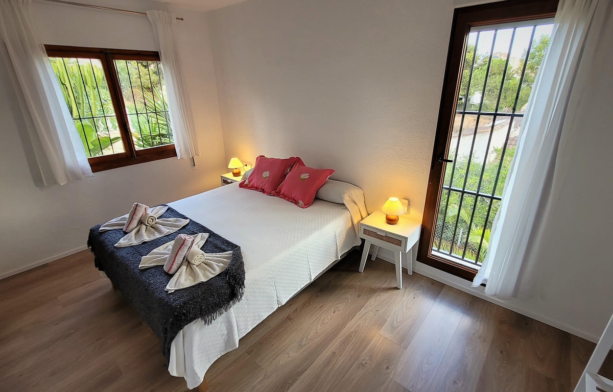 For sale - 7 Bedroom 2 Bathroom House - Detached Villa in Torrevieja - Torrevieja Centro  - Alicante