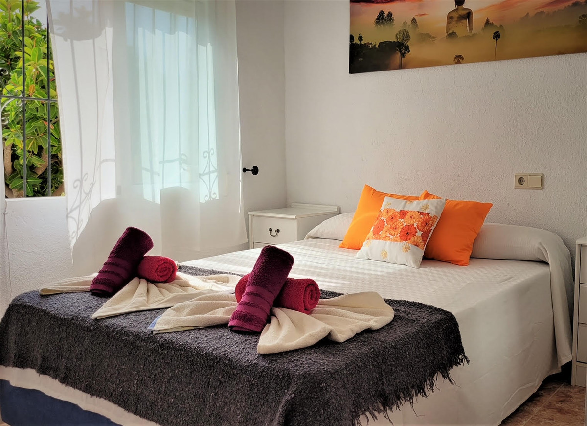 For sale - 7 Bedroom 2 Bathroom House - Detached Villa in Torrevieja - Torrevieja Centro  - Alicante