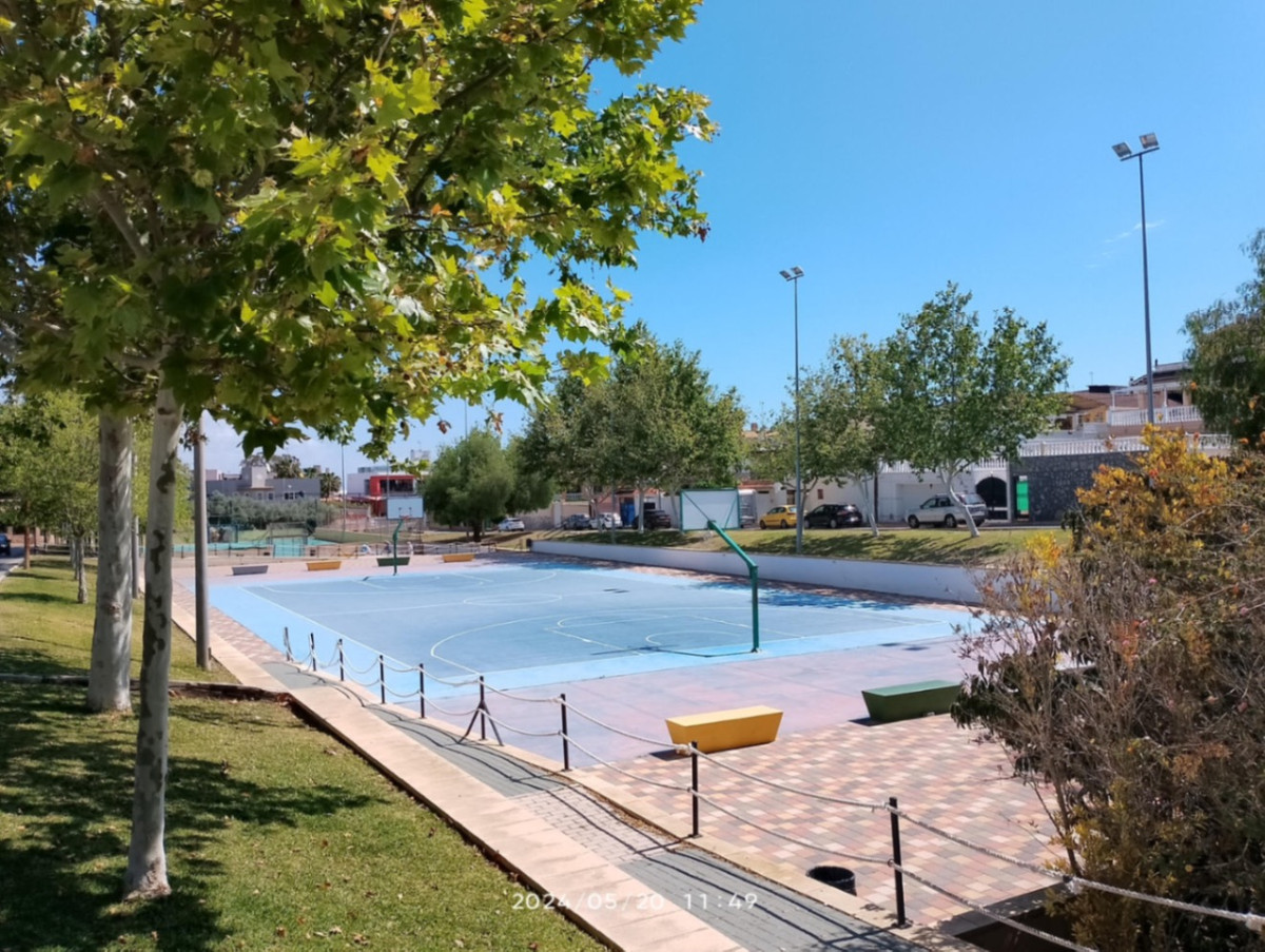 For sale - 7 Bedroom 2 Bathroom House - Detached Villa in Torrevieja - Torrevieja Centro  - Alicante