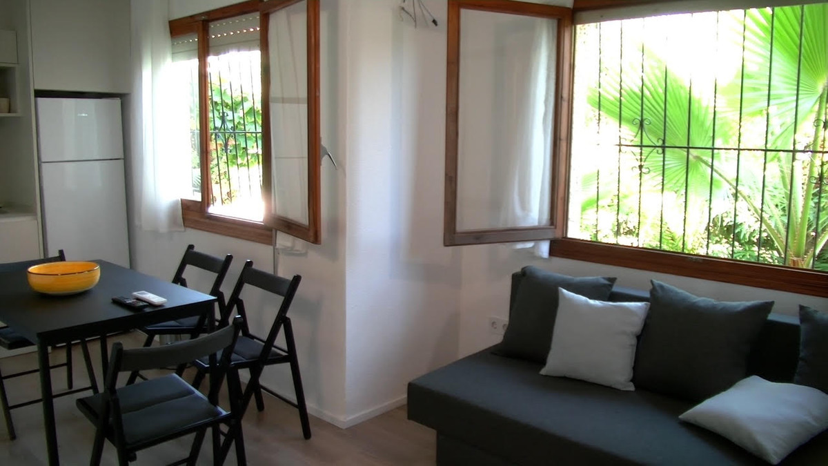 For sale - 7 Bedroom 2 Bathroom House - Detached Villa in Torrevieja - Torrevieja Centro  - Alicante