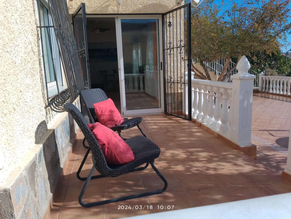 For sale - 7 Bedroom 2 Bathroom House - Detached Villa in Torrevieja - Torrevieja Centro  - Alicante
