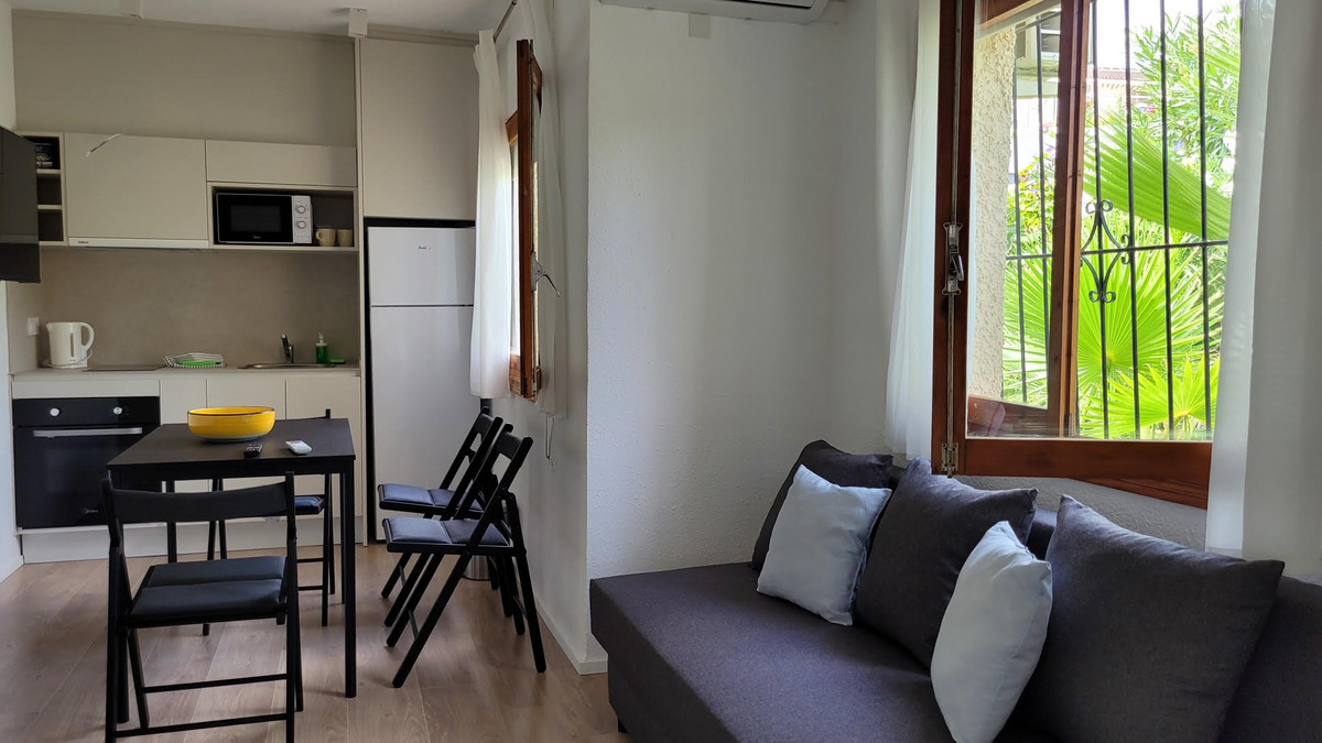 For sale - 7 Bedroom 2 Bathroom House - Detached Villa in Torrevieja - Torrevieja Centro  - Alicante