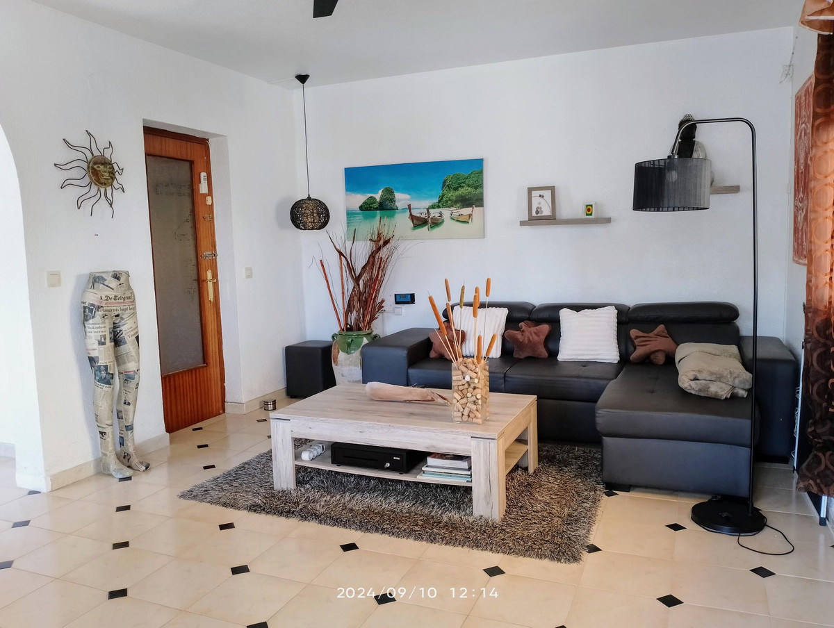 For sale - 7 Bedroom 2 Bathroom House - Detached Villa in Torrevieja - Torrevieja Centro  - Alicante
