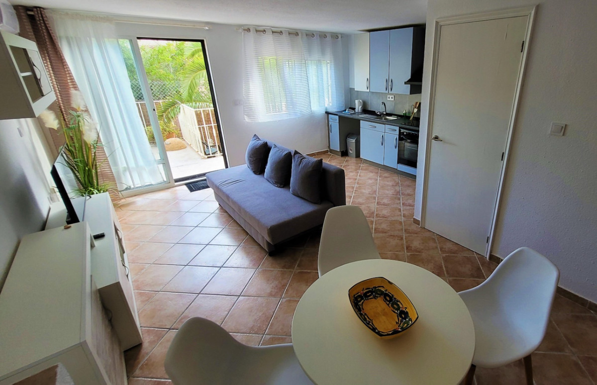 For sale - 7 Bedroom 2 Bathroom House - Detached Villa in Torrevieja - Torrevieja Centro  - Alicante