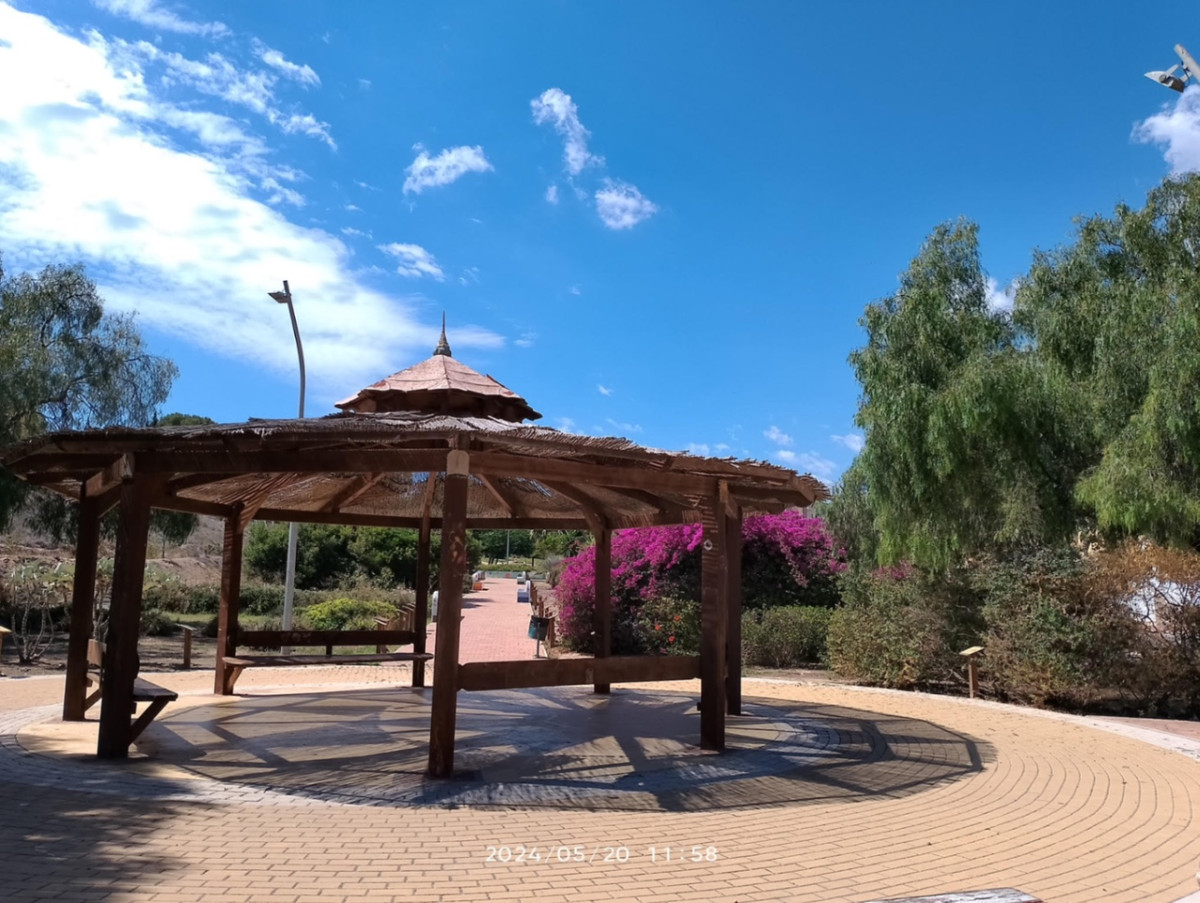 For sale - 7 Bedroom 2 Bathroom House - Detached Villa in Torrevieja - Torrevieja Centro  - Alicante