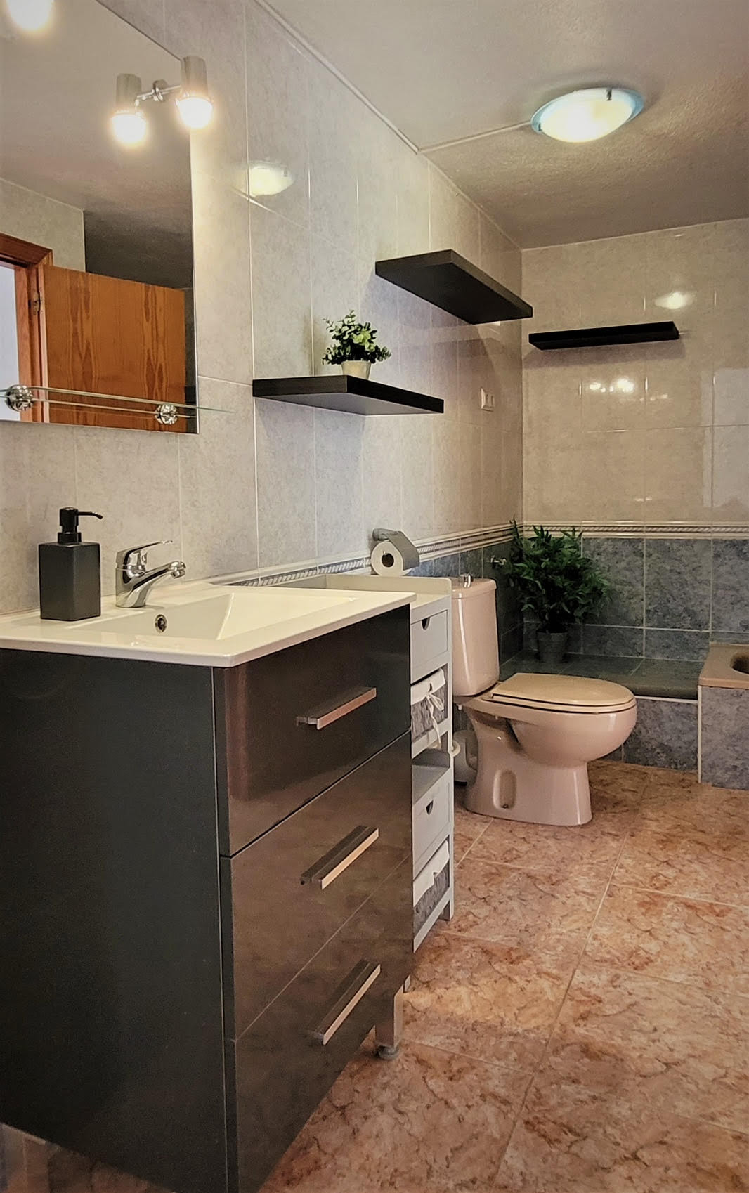 For sale - 7 Bedroom 2 Bathroom House - Detached Villa in Torrevieja - Torrevieja Centro  - Alicante