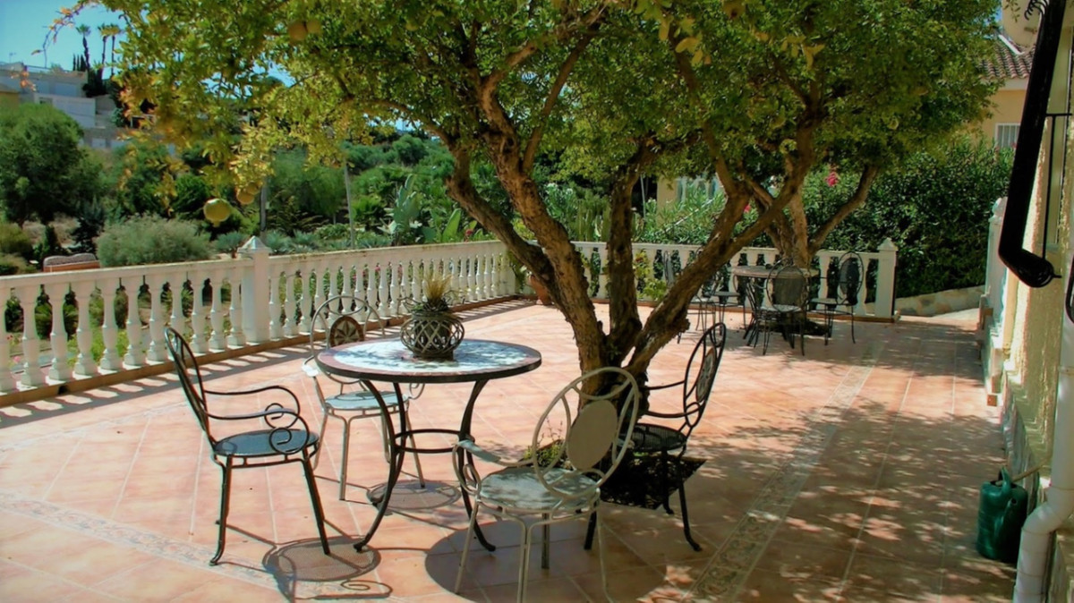 For sale - 7 Bedroom 2 Bathroom House - Detached Villa in Torrevieja - Torrevieja Centro  - Alicante